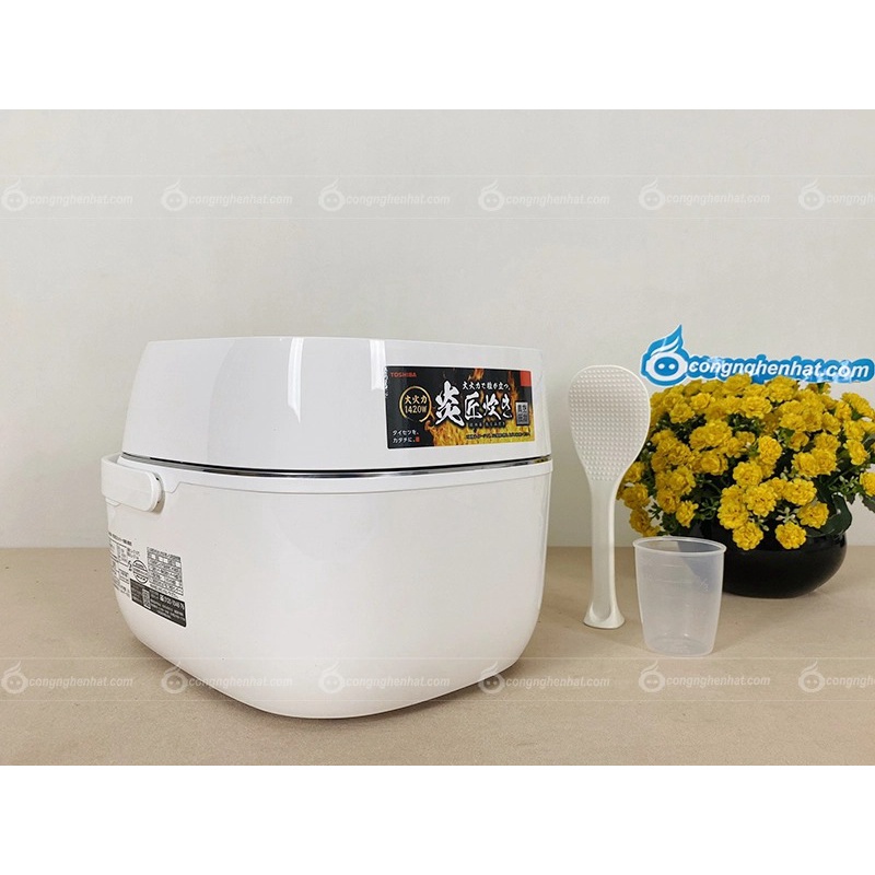 Nồi cơm điện cao tần Toshiba RC-10VSR 1L Áp suất hút chân không - Hàng nội địa Nhật Bản - Bảo hành 12 tháng
