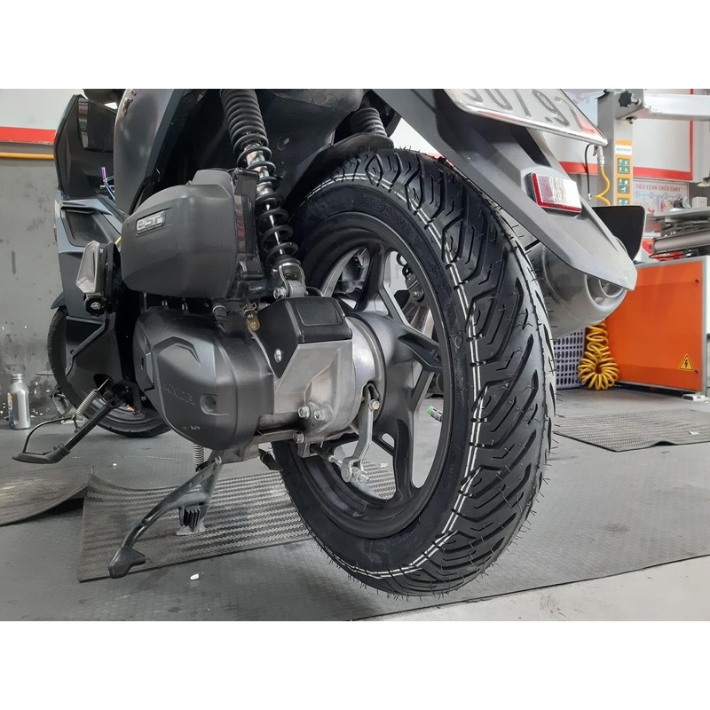 Vỏ lốp tay ga gai city châu âu .562