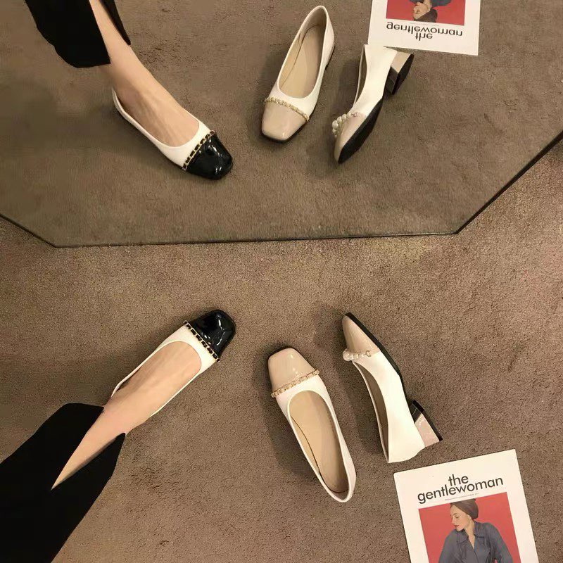 Giày búp bê bệt Miu Miu da bóng mũi tròn gắn xích