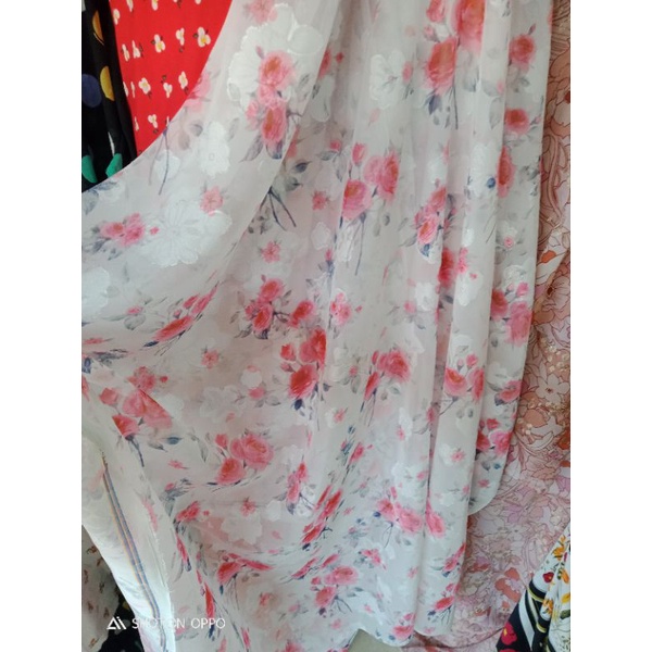 Vải tơ hoa thêu và hoa ép