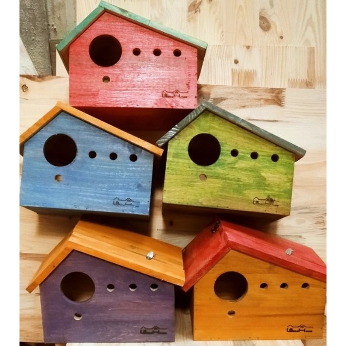 Tổ lovebird sơn mầu mở cửa nóc treo phía ngoài