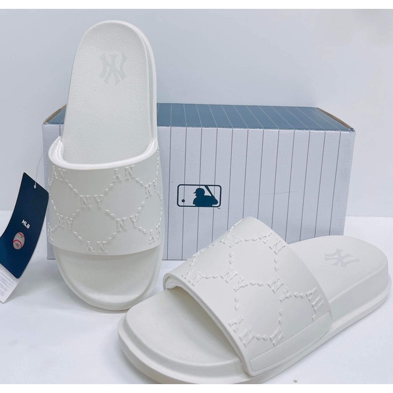 Dép MLB Chunky Mound Dia Monogram New York Yankees Black/White 3ALPAC123-50BKS / 3ALPAC123-50WHS