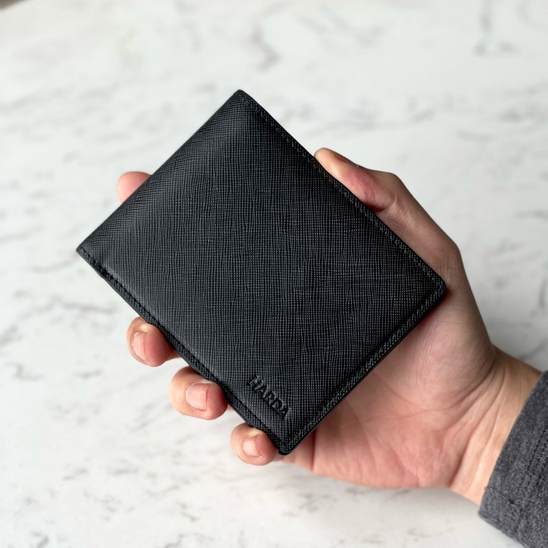 VÍ da nam Bóp da ngang Harda làm từ da Saffiano nhâp khẩu cao cấp