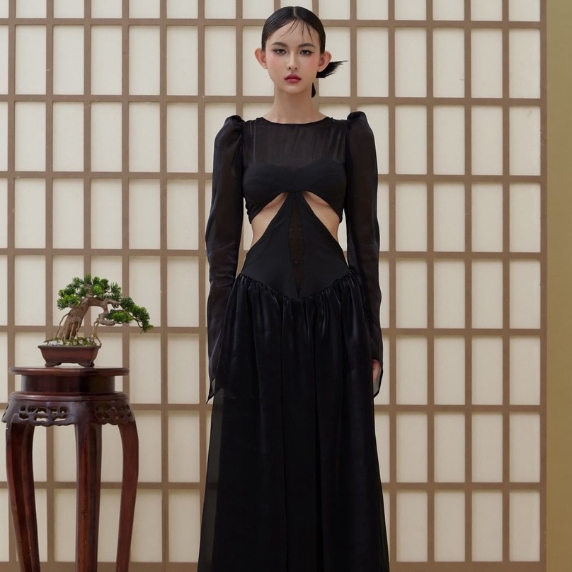 Đầm cut out dáng dài màu đen ONONMADE Arabian Midi Dress