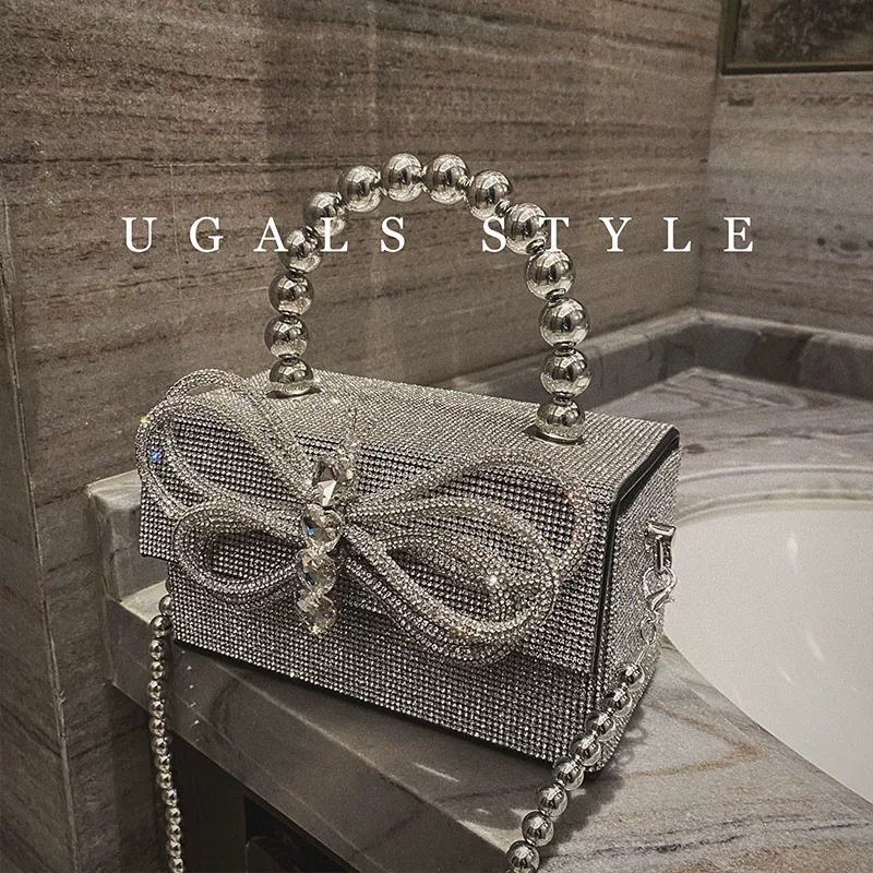 Túi hộp bướm đính đá bling bling ( CÓ SẴN )