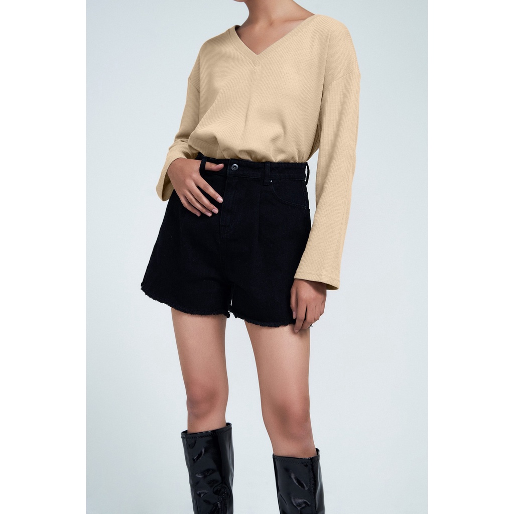 Áo nỉ tay dài, màu beige oversized, là min - BEIGE V-NECK LONG SLEEVE TOP