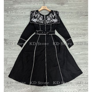 Váy xoè thêu cổ