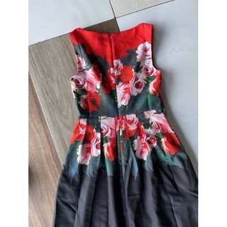 Đầm dạ hội  TAHARI hoa cực xinh 🍀🍀🍀