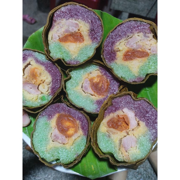 Bánh tet Bến Tre thit mo trứng muối