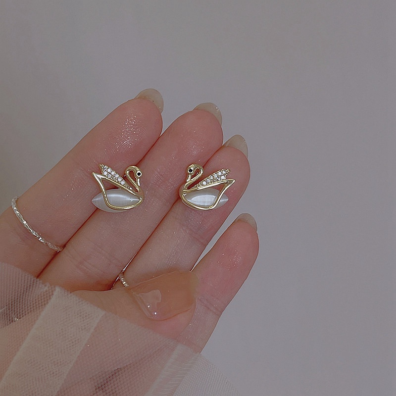 Bông Tai Hình Thiên Nga Đính Đá Opal Cao Cấp Dễ Phối Đồ Thời Trang Cho Nữ