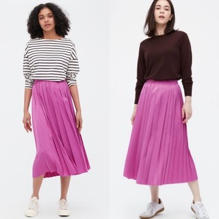 Chân váy xếp ly dễ thương của UNIQLO