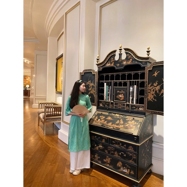 Áo dài gấm Thước Ngọc mềm mại mịn và mát rất sang trọng