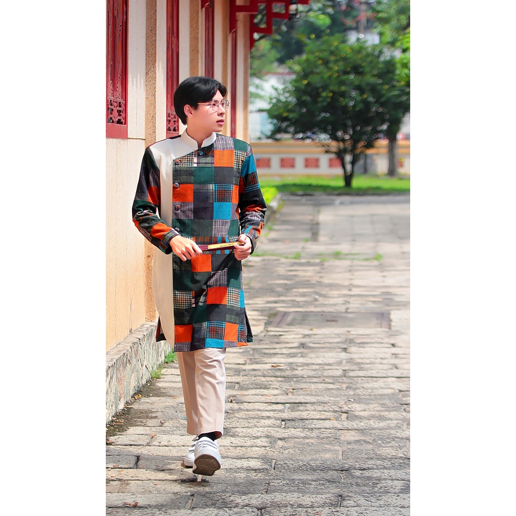 Áo dài nam cách tân màu caro phối phong cách vintage hoài cổ