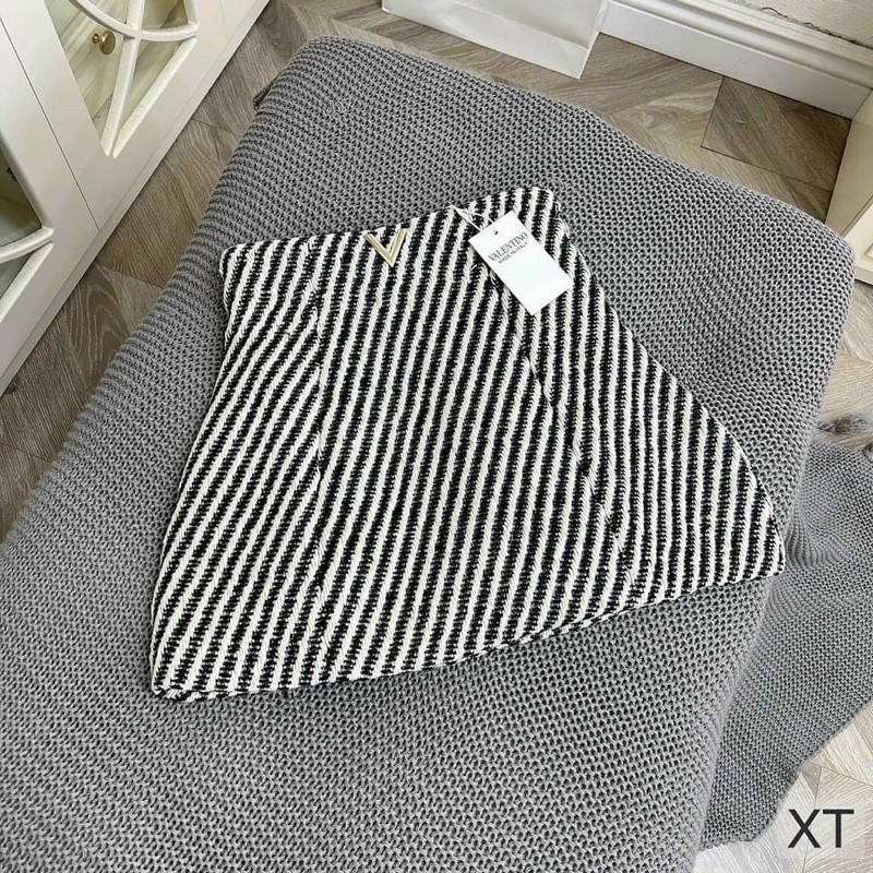 Chân váy dạ tweed kẻ V có quần trong