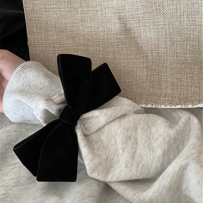 Dây Cột Tóc Nhung Đen Bản Lớn Hình Bướm Cho Nữ 2023