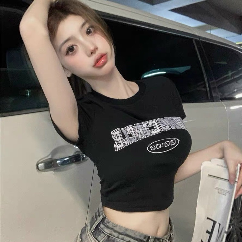 áo croptop in chữ ricki trắng đen ôm body