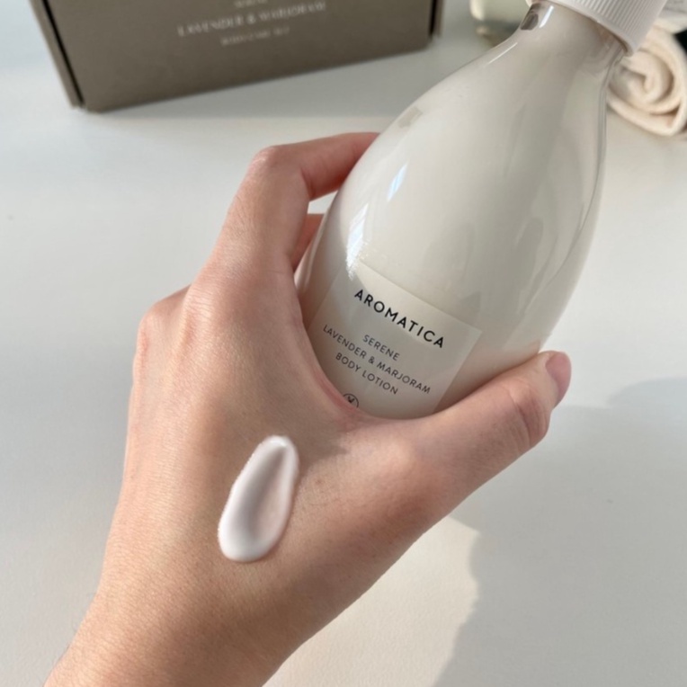 Sữa dưỡng thể thảo dược chiết xuất oải hương và kinh giới Aromatica Serene Body Lotion 300ml