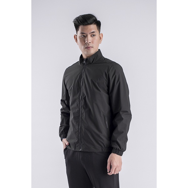 Áo khoác gió 2 lớp nam cao cấp ARISTINO AJK018W8 Jacket màu đen trơn vải Polyester dáng suông vừa cổ trụ khỏe khoắn