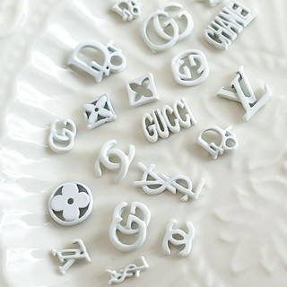 charm nail trắng đen trang trí móng