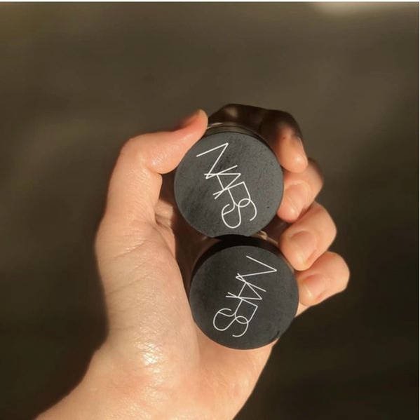 Che Khuyết Điểm Nars dạng hũ