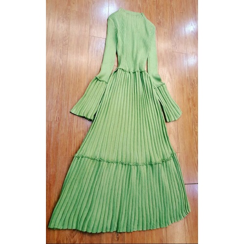 Đầm len xòe dài màu xanh cốm