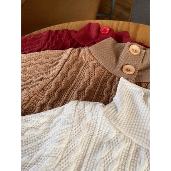 Áo len vặn thừng 2 chi tiết gồm 1 áo choàng và 1 áo len tăm mặc bên trong