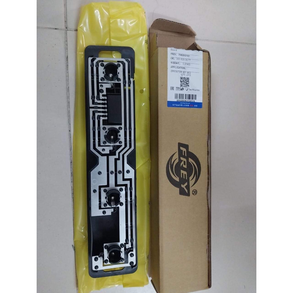 BẢNG ĐIỆN ĐÈN HẬU SAU XE MERCEDES SPRINTER 16 CHỖ