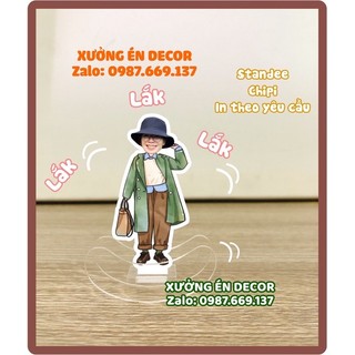 Standee lắc lư phong cách