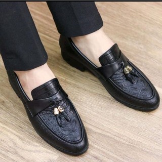 Giầy tây namGiày Lười Nam Da Lì Đế Cao Su Đúc Mã L184 Chuông  Đế Khâu Màu Đen(Chất Store) Hàng Cao Cấp Da Mềm