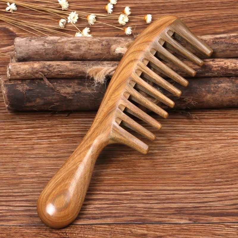 Lược chải tóc gỡ dối, lược massage Gỗ Thơm đổi mầu cao cấp Lược Tâm