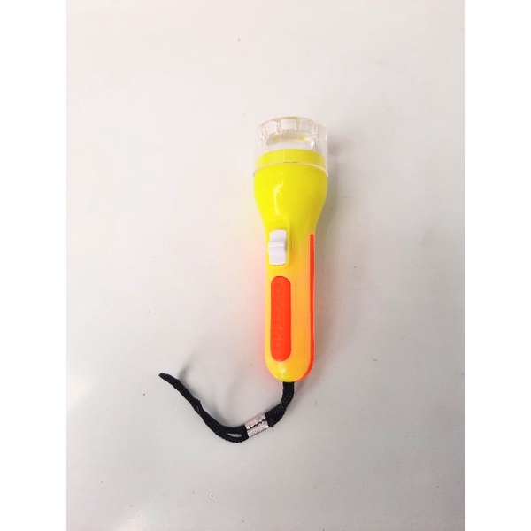 Đèn pin  LED siêu phát sáng giúp bé quan sát thỏa thích vui chơi