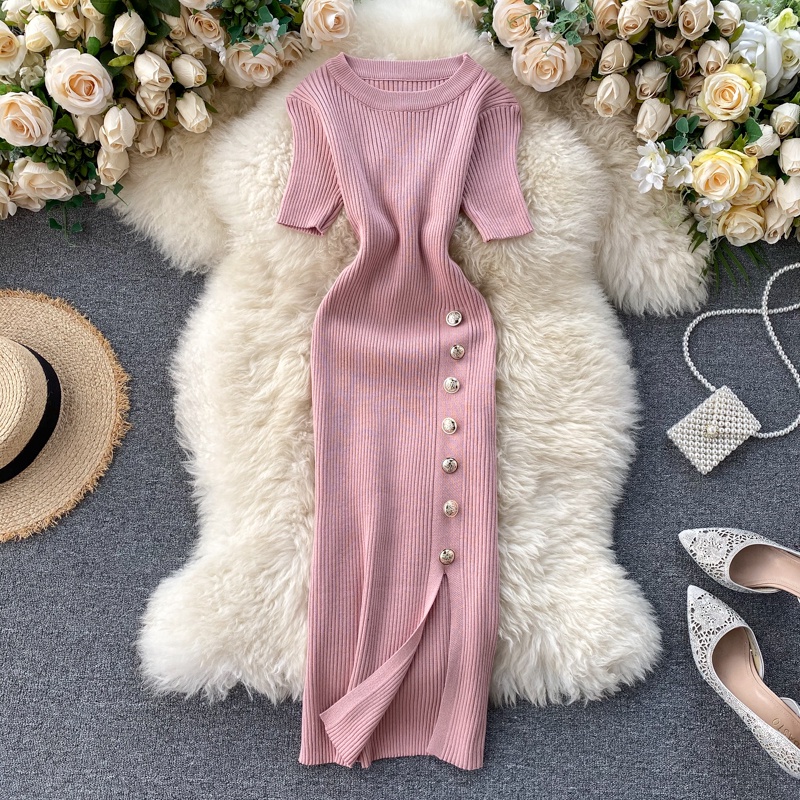 Đầm len ngắn tay cổ tròn xẻ tà đính cúc cho nữ