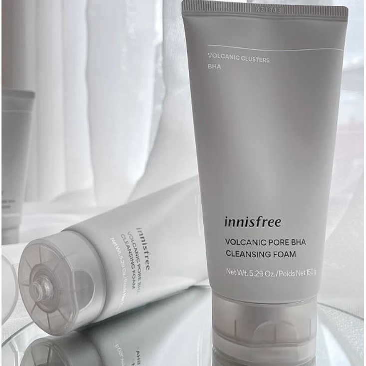 Sữa rửa mặt tro núi lửa Innisfree Jeju Volcanic Pore Cleansing Foam 150ml (Mẫu mới)