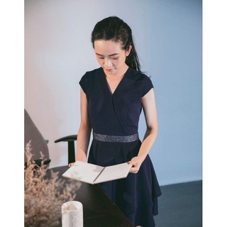 Đầm cổ V xếp tầng