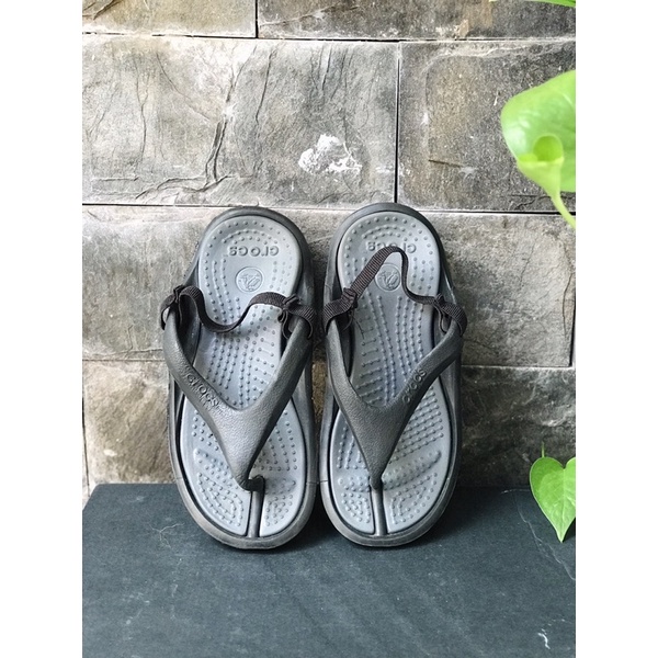 Dép xỏ ngón Crocs bé- size c10/11)