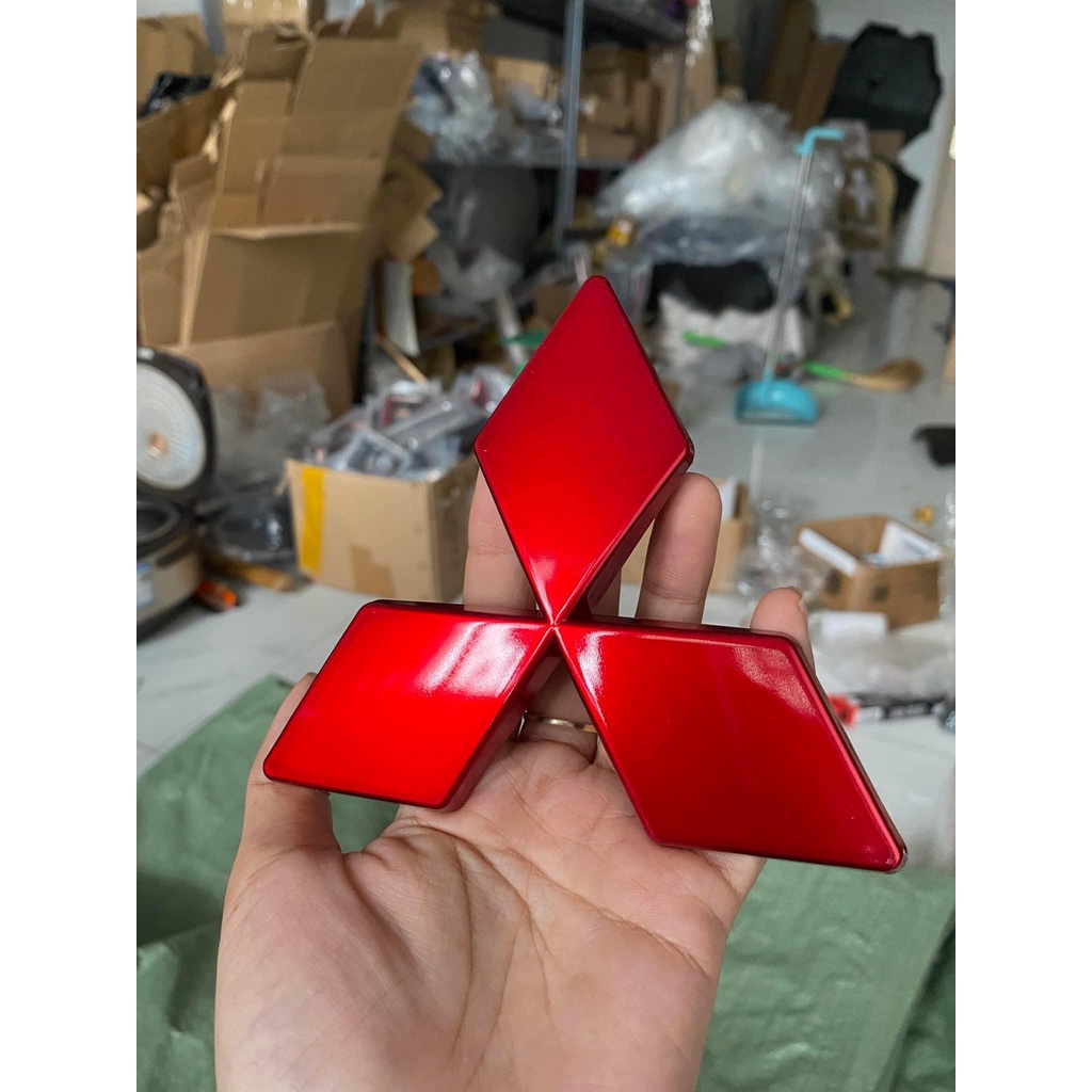 Ốp logo Mitsubishi Outlander 2013-2023 trừ bản sport