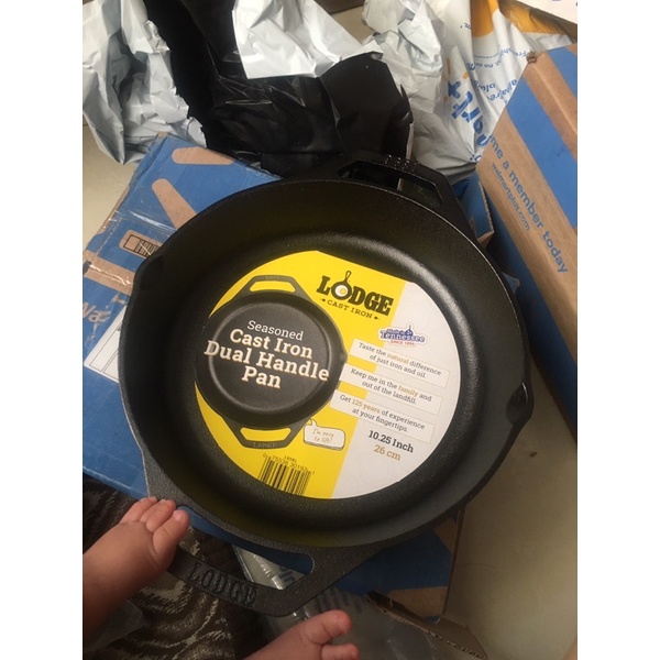 Chảo gang Lodge 26cm 2 quai