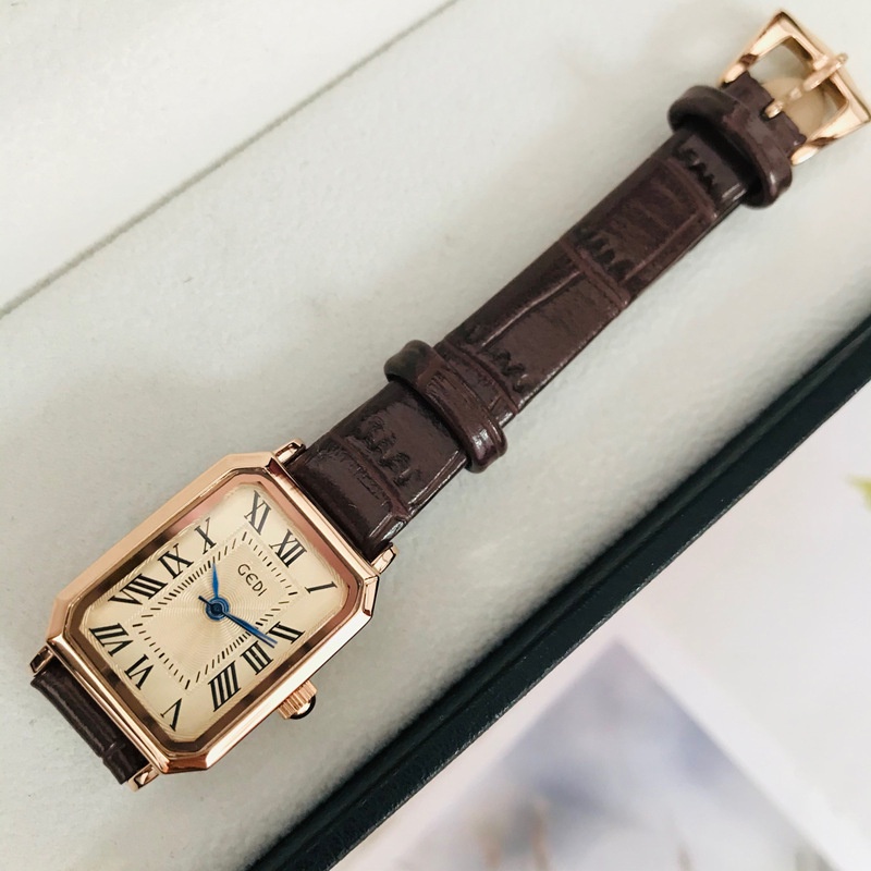 Đồng hồ nữ phong cách Hàn Quốc thời trang Giá Rẻ Tinh tế cao cấp tay đồ trang sức vàng vàng hồng bạc quà sinh nhật Chính Hãng xanh lá cây trắng đen tròn vuông Đẹp Đẳng Cấp ưa nhìn Cao Cấp xinh đẹp cổ trắng phù hợp với quần áo dây da Đai thép