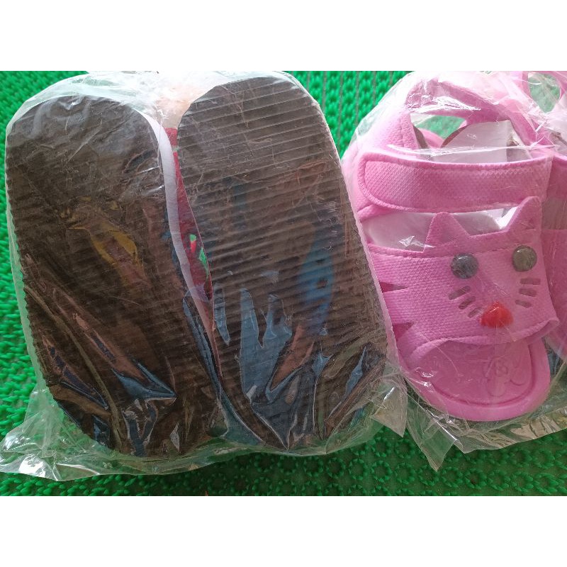 Dép xốp siêu nhẹ, chống trượt cho bé