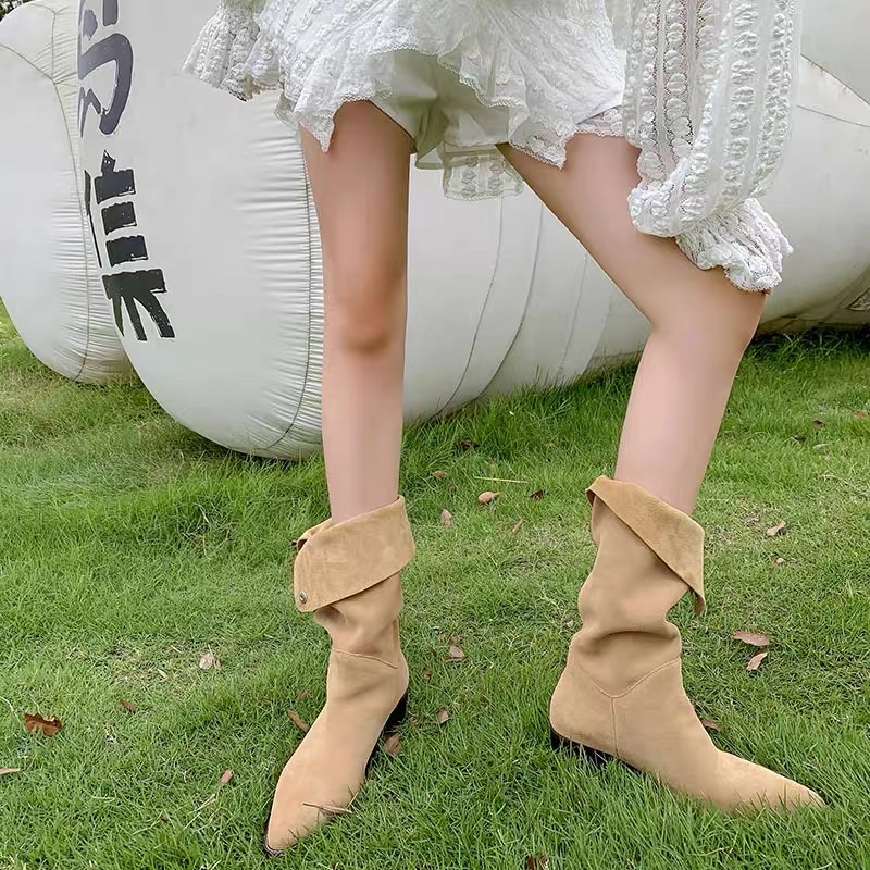 Boot vintage cổ bẻ mũi nhọn phối cúc mang được 2 kiểu
