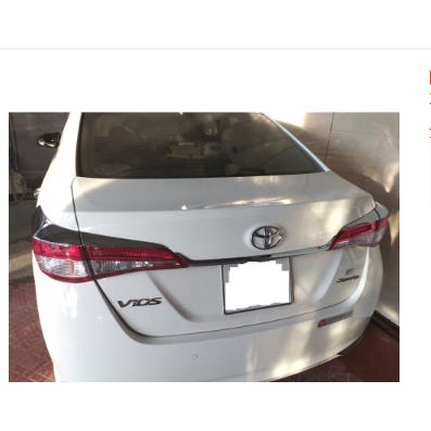 Mí đèn hậu sau Vios 2018-2022 chất liệu cacbon -  mạ crom sáng bóng