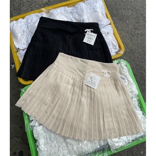 Chân váy dập ly phối logo xinh ❤️❤️❤️ (u)
