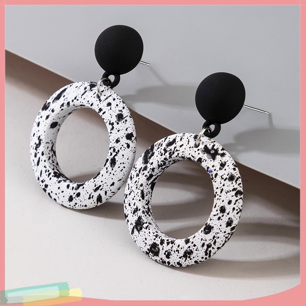 Đôi khuyên tai hình tròn màu trắng đen hợp thời trang cho nữ