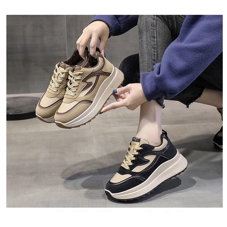 GIÀY THỂ THAO TIA CHỚP 2023