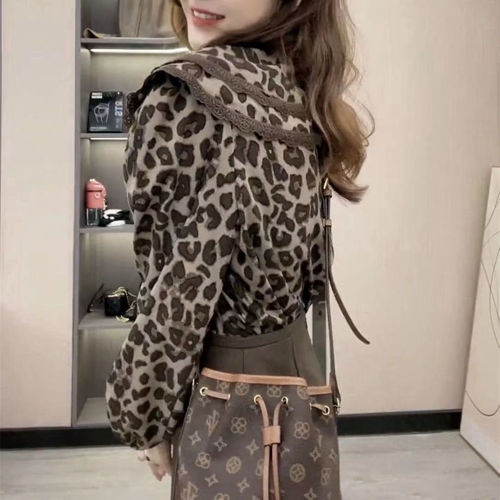 [Giao Ngay] Áo Sơ Mi Dài Tay Hai Lớp Cổ Búp Bê In Họa Tiết Da Báo Lót Lông Cừu Dáng Rộng Phong Cách Phương Tây Thời Trang Thu Đông Mới Dành Cho Nữ