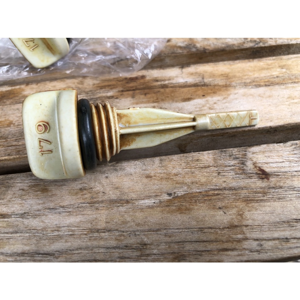 Cây ty thăm nhớt hàng giả zin rất đẹp cho xe honda 67-68-72- ngã màu vàng đẹp