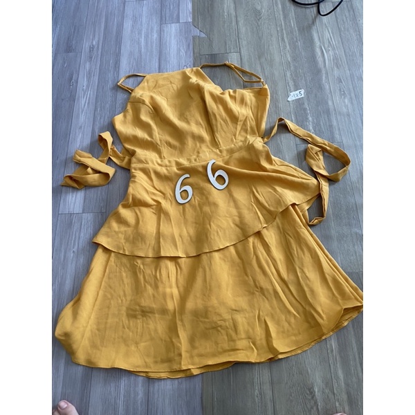 2hand đầm hở lưng vàng eo 66cm mã 185