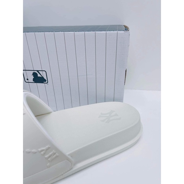 Dép MLB Chunky Mound Dia Monogram New York Yankees Black/White 3ALPAC123-50BKS / 3ALPAC123-50WHS