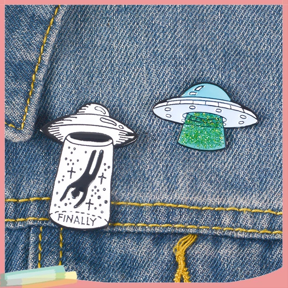 Trâm cài áo UFO hình chữ tiếng Anh sáng tạo &quot;&quot; Finally &quot;&quot; chất liệu kim loại