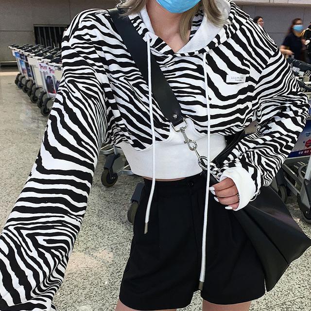 Áo Hoodie Lửng Dáng Rộng In Họa Tiết Ngựa Vằn Thời Trang Xuân Thu Mới Cho Nữ